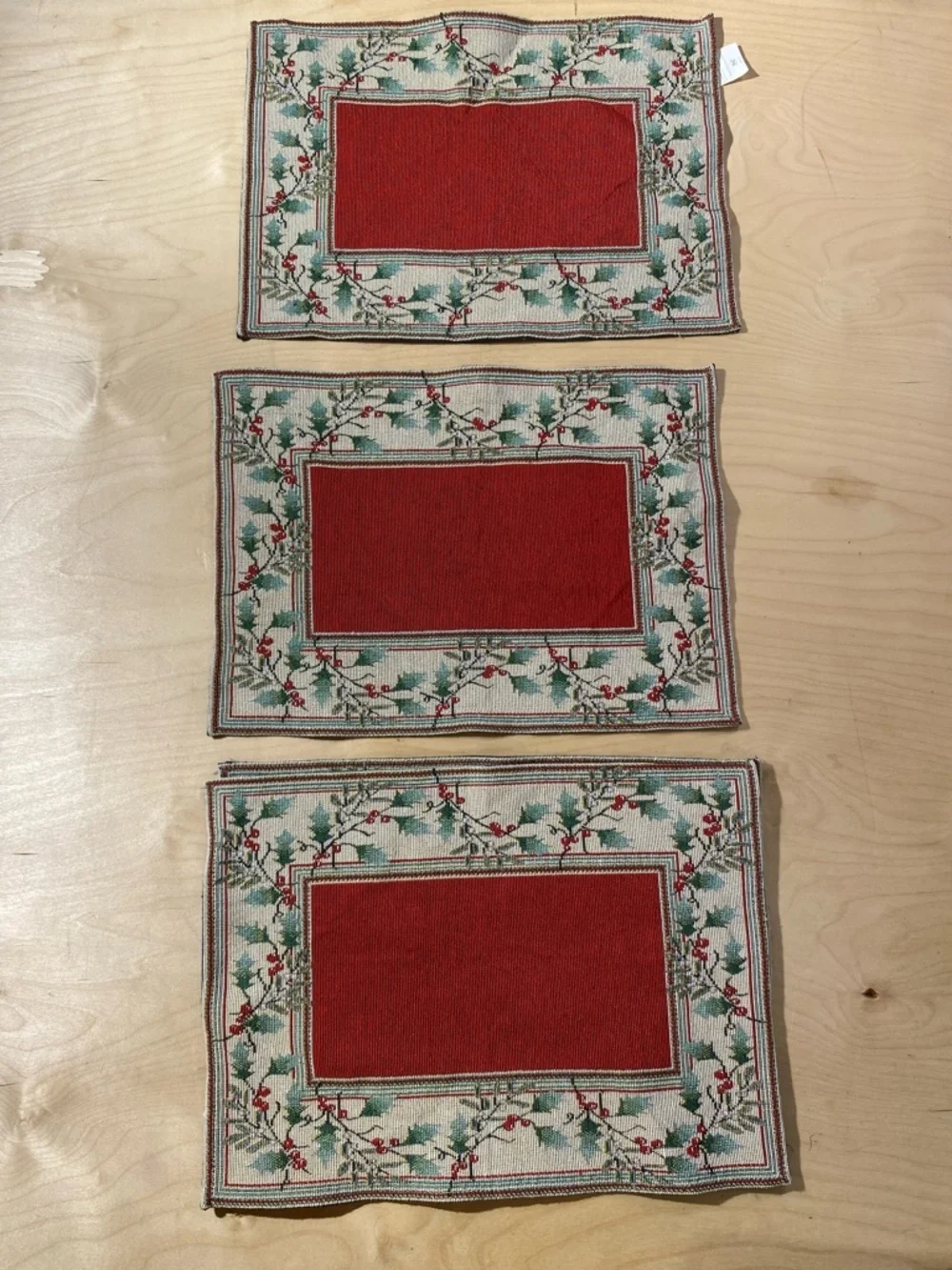 Windham Home Set of 4 Holiday Holly Red Placements (RD)